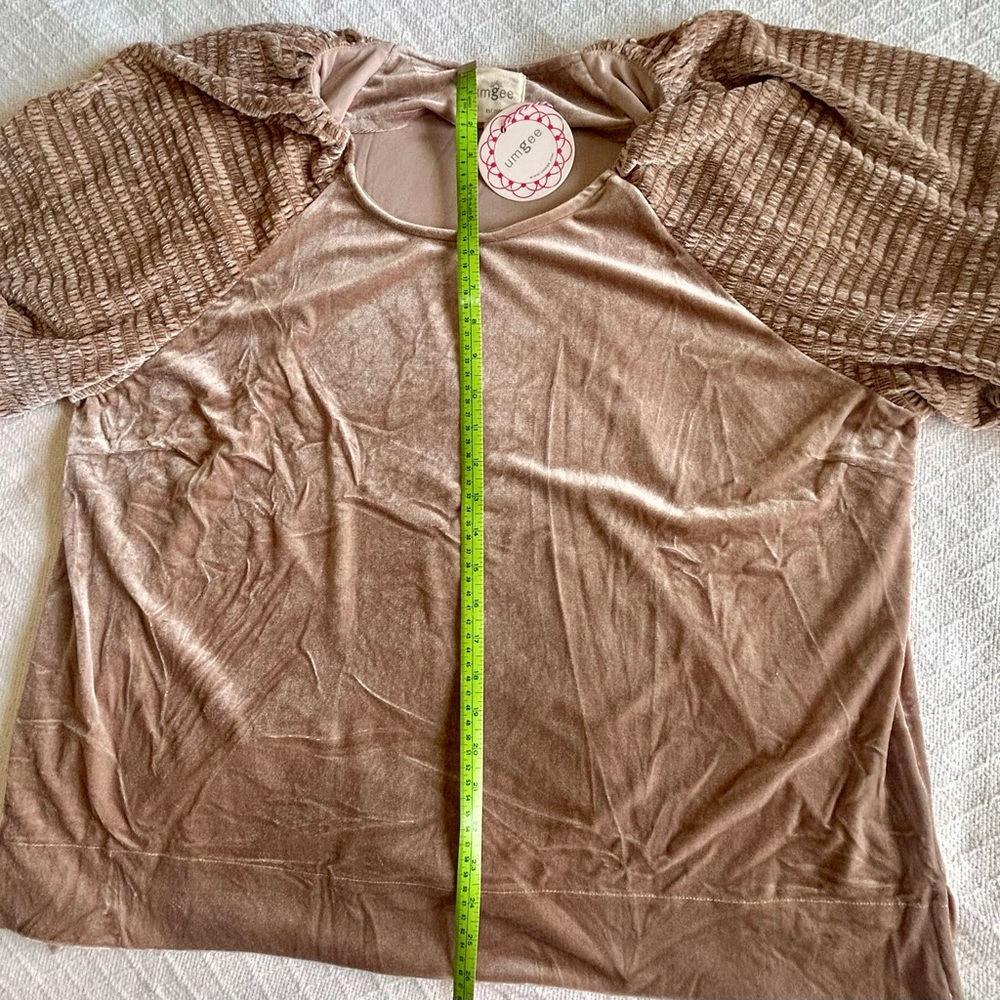 Umgee Blush Rose Velvet Front Dolman Sleeve Top NWT - Picture 5 of 7